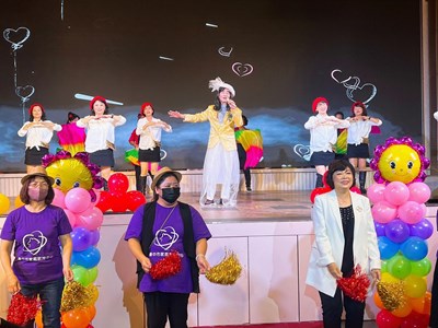 「百變帽子趴」超吸睛 中市家庭教育中心109名志工獲表揚