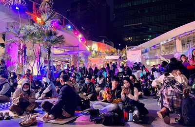 中市辦世足轉播 球迷齊聚草悟道Park2廣場同歡