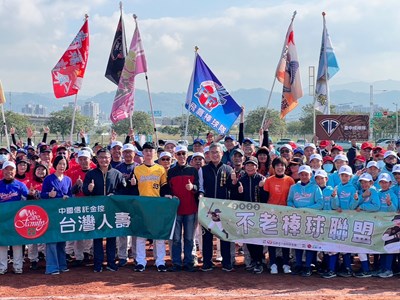 跨代交流棒球賽於台中文中10棒球場舉行