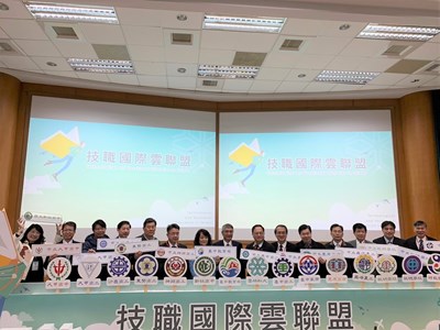 「大台中技職國際雲聯盟」成立! 中市13所中學與雲科大簽訂MOU