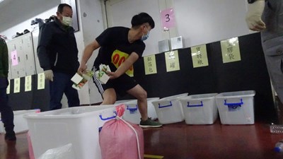 臺中市111年招考環保清潔人員205名,吸引近2000人報名
