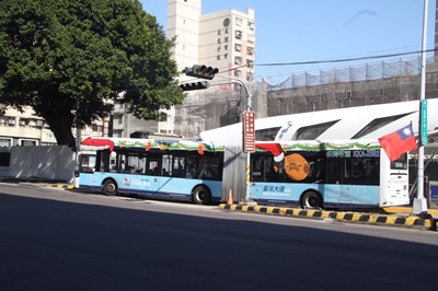 聖誕老人快閃幹線公車 中市交通局加碼抽好禮