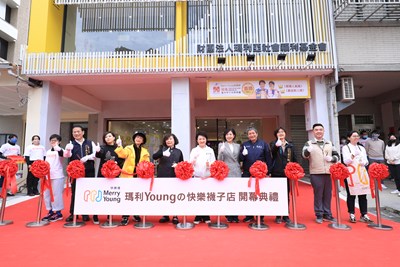 挺愛心！群眾募資實體店「瑪利Youngの快樂襪子店」開幕 盧市長：送禮自用兩相宜