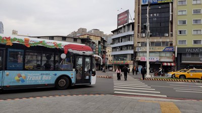 中市交通局連5天稽查 7輛公車未停讓行人依規嚴懲
