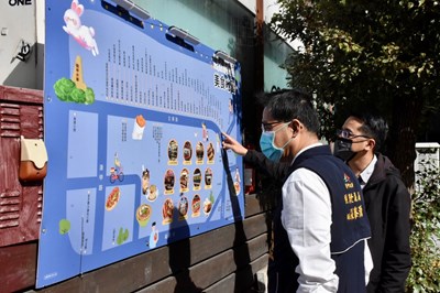 經發局長張峯源指出,市府特別於夜市設置美食地圖供民眾探索