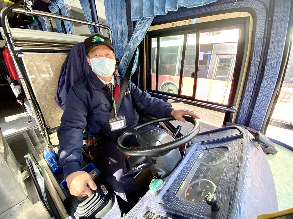 武陵櫻花季上山要靠他 公車駕駛余佳德37年載客也載人情味
