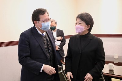 盧市長赴行政院會爭取台中建設 盼會展中心西側展館早日動工