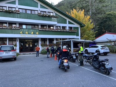 梨山地區民眾踴躍前往排氣定檢情形