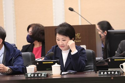 盧市長赴行政院會為搜救犬請命 獲財政部正面回應