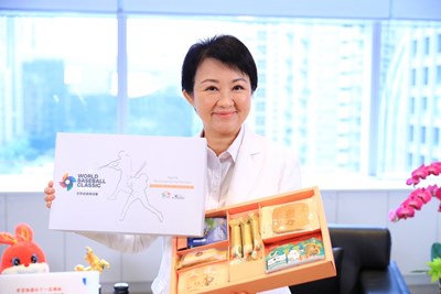 經典賽各國選手抵台中 中市府客製專屬伴手禮「入房」迎賓
