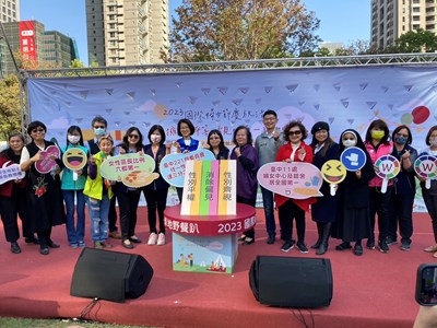 慶祝38國際婦女節,社會局今日舉辦「擁抱平等 看見性平 草地野餐趴」