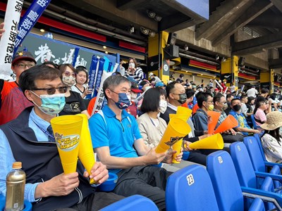 中市特殊教育學生進場觀賞WBC經典賽 教育局長:盼特教生喜悅快樂!