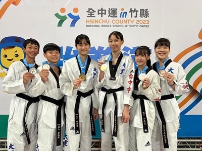 臺中市立大里高中於跆拳道競賽中奪下多面獎牌