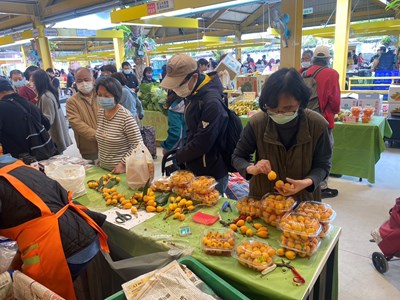 台中市新社香菇、豐原桶柑、茂谷柑於台北希望廣場展售