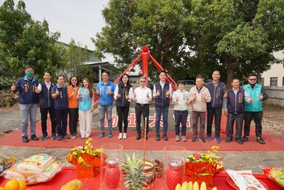 市府積極活化閒置空間,新闢停車場同時也添加綠化面積,提升生活環境