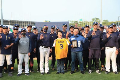 媲美MLB!全台最「棒」洲際球場「幸福」迎接新賽季 盧市長:祝中信兄弟三連霸