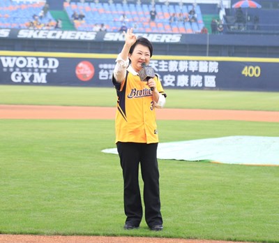 最幸福球場在洲際!盧市長3句話 預祝中信兄弟3連霸