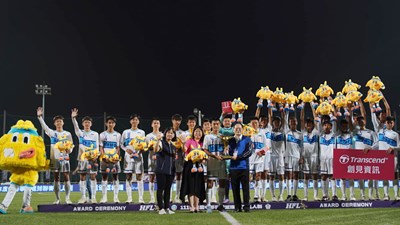 黎明男足抱回隊史第五座冠軍金盃(高中體總提供)