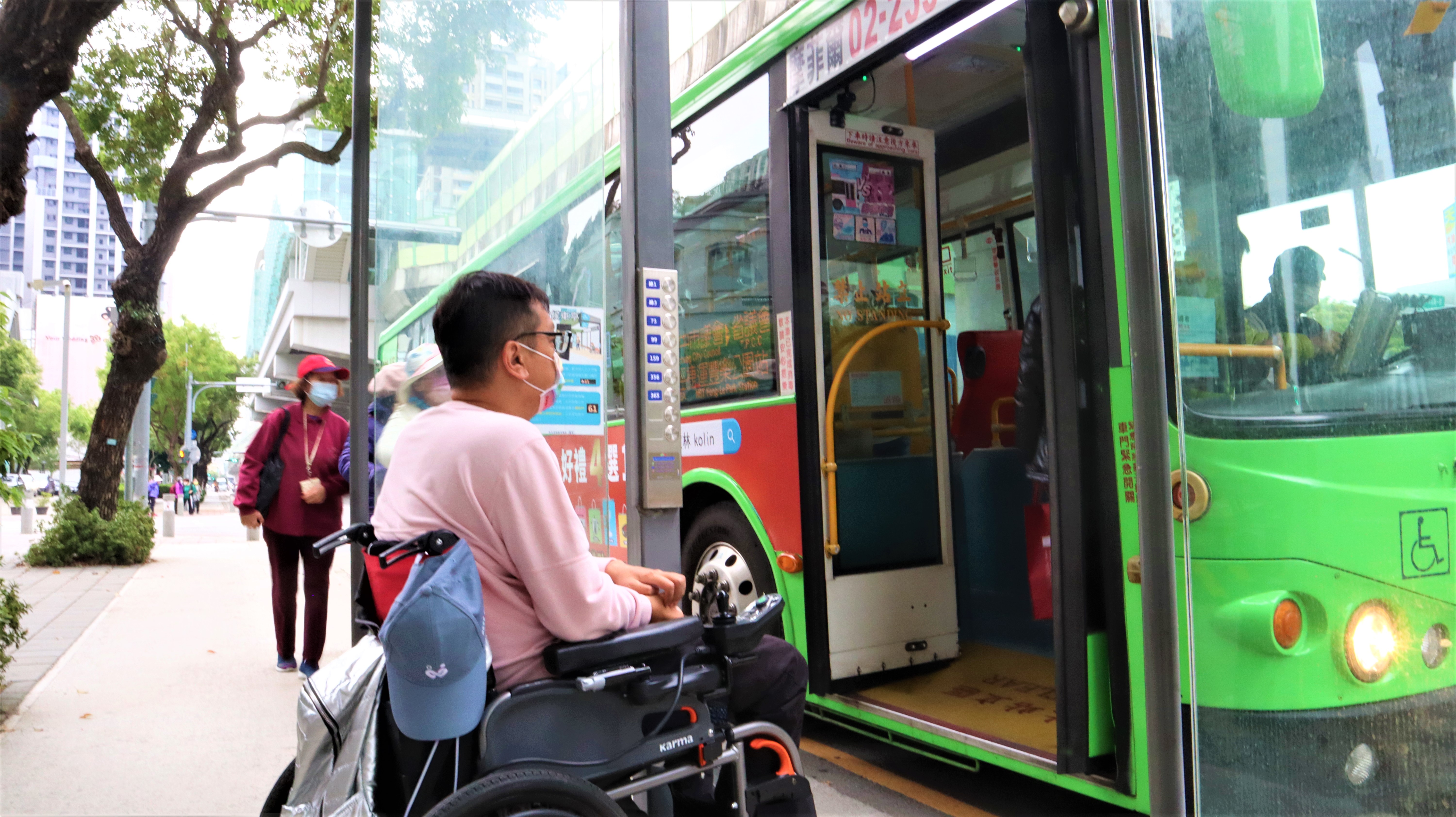 實用、好用、您請用！ 中市候車亭微笑鈴鐺藏著感人母愛