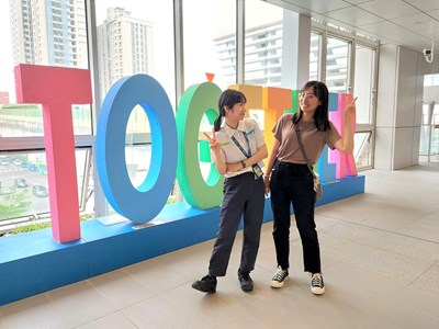 與「捷伴同行 愛久久」裝置比YA打卡拍照,並完成活動貼文任務,就能參加抽獎。