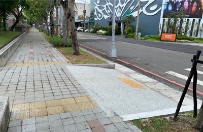 建設局主政作為提案窗口,輔導市府各單位提報計畫爭取補助,讓通學環境更符合人本通行設計與需求