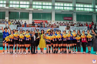 臺中女中榮獲111學年度高中排球乙級聯賽高女組冠軍(由高中體總提供)