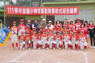 全國國小軟式棒球聯賽在臺中圓滿閉幕,臺中市政府運動局副局長游志祥出席頒獎典禮