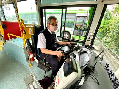 統聯客運司機羅兆彬開公車接送通學、通勤的民眾,是台中市第一線的城市行銷大使,也是大眾運輸的無名英雄。