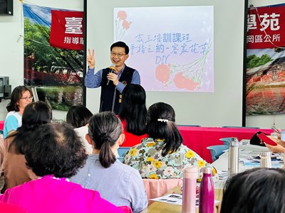 江俊龍主委出席與志工們同樂,並祝母親節快樂!