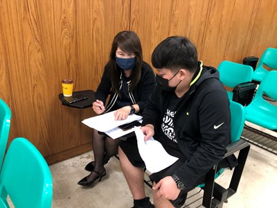 諮詢師講解測評結果,並向民眾分析個人職涯性格