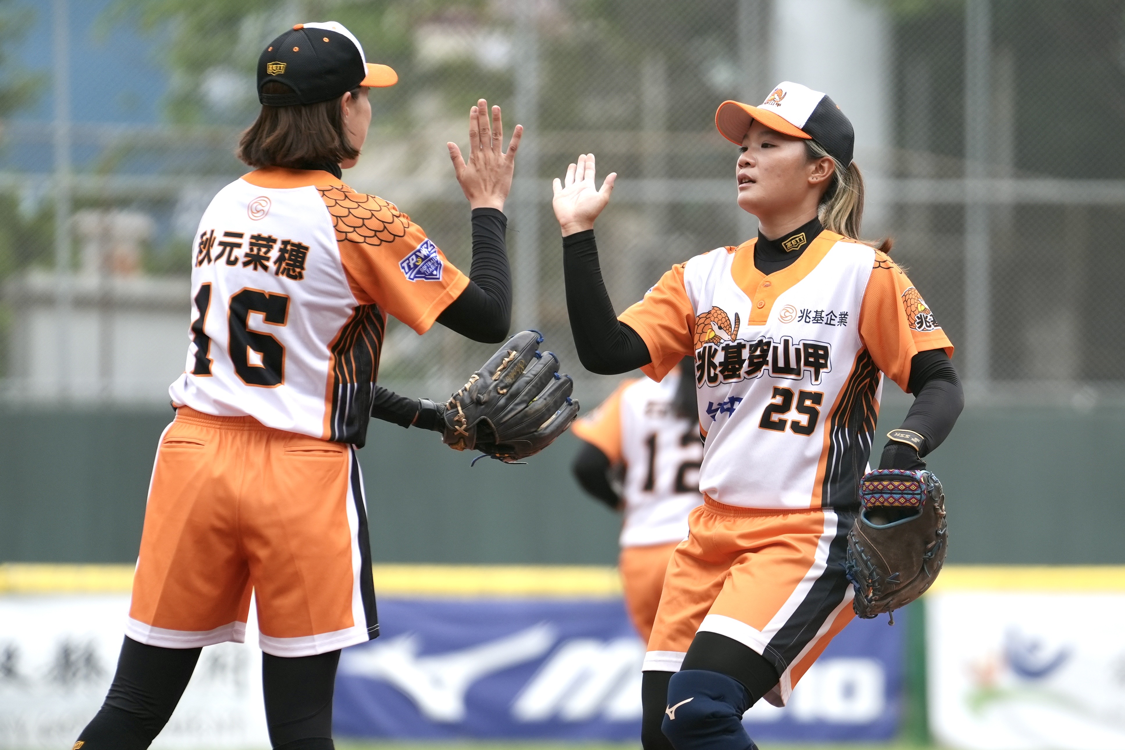 企業女壘聯賽台中萬壽棒球場登場 帶動女子運動風氣
