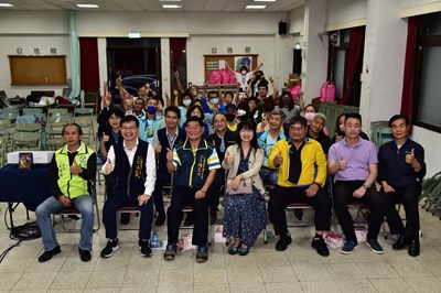 台中市府客委會和平白冷辦夜間電影院,大雨天觀眾仍熱情不減