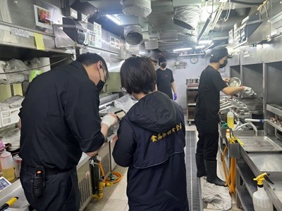 食安處查核作業環境衛生,為民眾食安把關