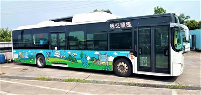 公車變身「繪」跑的美術館! 中市20輛彩繪公車上路