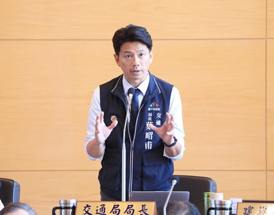 交通局長葉昭甫指出,台中市已著手規劃推出中部通勤定期票,並維持台中既有的「市民優先」政策,優先照顧台中市民