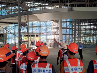 臺中綠美圖新建工程提供工地場域及現場人員講解,讓工地區域轉變成學生及業界人士們