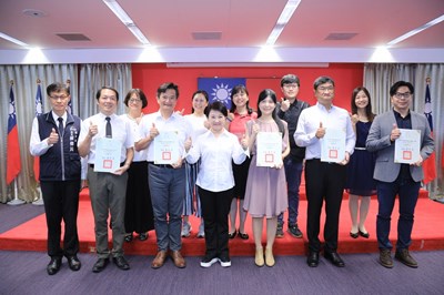 中市閱讀績優評選蟬聯全國第一 盧市長頒獎表揚:實至名歸!