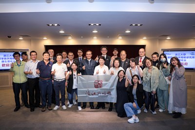 淡江戰略所長及校友會拜會 學姐盧秀燕:感謝學校栽培