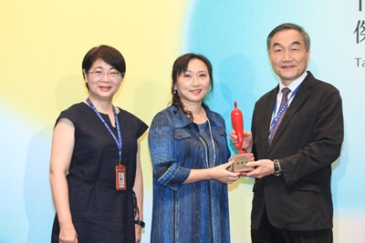 象徵台中市表演藝術最高榮譽的「第十二屆台中市表演藝術金藝獎」,由妙璇舞蹈團獲得殊榮
