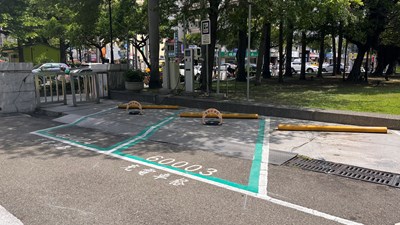 充電槍私接至一般車格或拔槍行為皆觸法,交通局呼籲車主勿規避收費而違法竊電