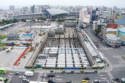 大台中轉運中心工程進行中,並規劃地下3層及地上2層結構,提升舊城區轉運接駁功能