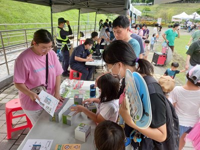 透過遊戲闖關寓教於樂方式,讓參與的小朋友對交通安全有更深入的了解