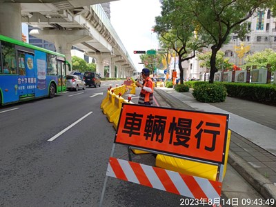 塔吊拆除作業期間不影響捷運運行,並派有義交於周邊加強指揮導引