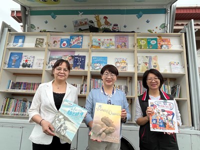 臺中市立圖書館推動「閱讀起步走」系列活動,以書香傳遞愛與溫暖