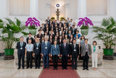 總統接見2023年國家選派各國國際科展代表隊伍