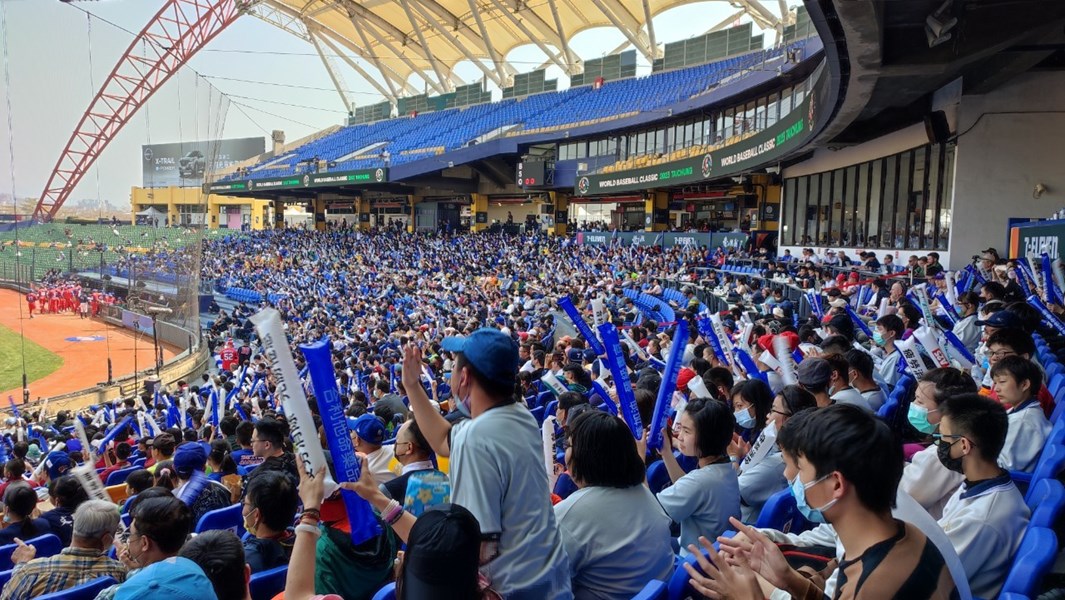 市府教育局今日特別安排台中特殊教育學校師生約300人進場觀賽