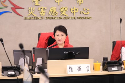 市長盧秀燕今早召開第四次工作會報表示,海葵颱風是她看過最怪的颱風之一,行蹤飄忽不定、忽快忽慢,她昨晚一夜都沒睡關注颱風動態