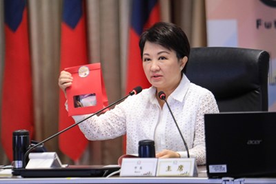 盧市長今日也化身「帶貨女王」,為身障弱勢團體推廣中秋節商品