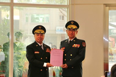 新任第一救災救護大隊大隊長吳章銘,今由局長孫福佑主持布達