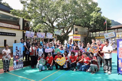 參與中坑國小馬術課程 盧市長肯定全國首座蒙特梭利公立實驗小學